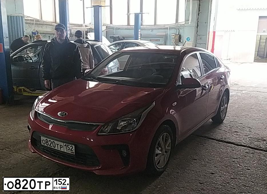Фото автомобиля KIA RIO, 2017 — госномер А069РК252. Цвет: Красный