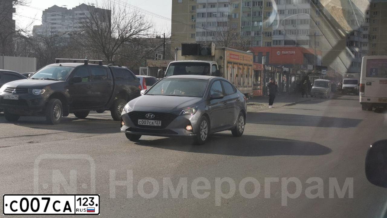 Фото автомобиля HYUNDAI SOLARIS, 2020 — госномер С007СА123. Цвет: СЕРЫЙ