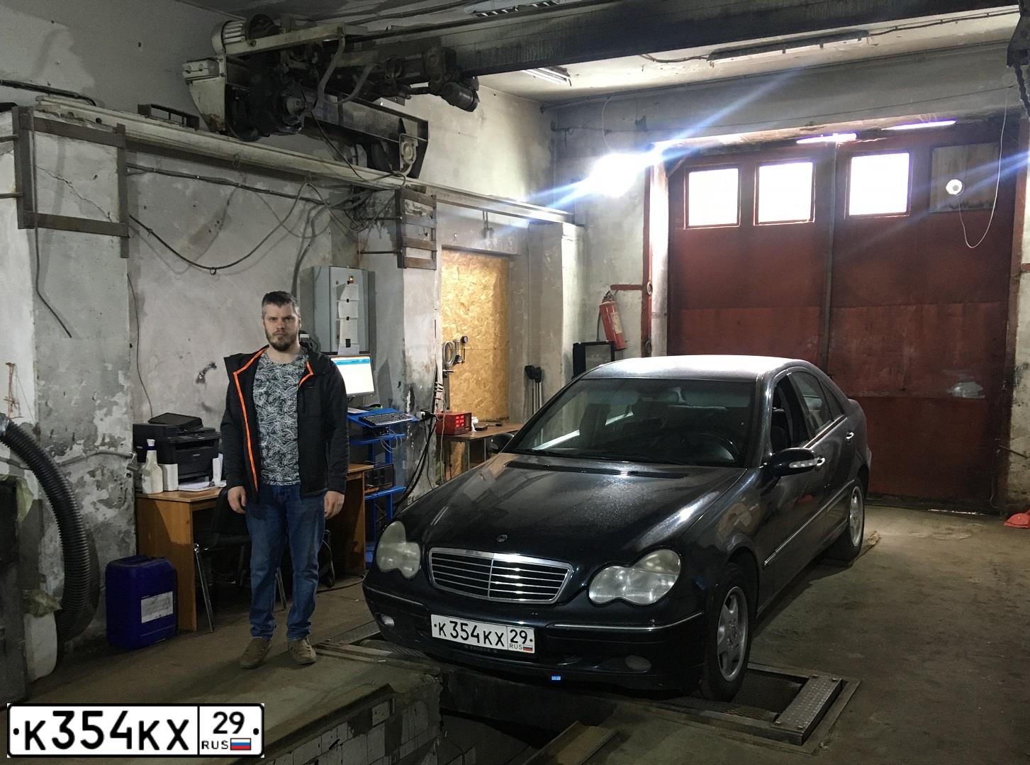 Фото автомобиля MERCEDES-BENZ C-CLASS, 2000 — госномер В596НК51. Цвет: ЧЕРНЫЙ