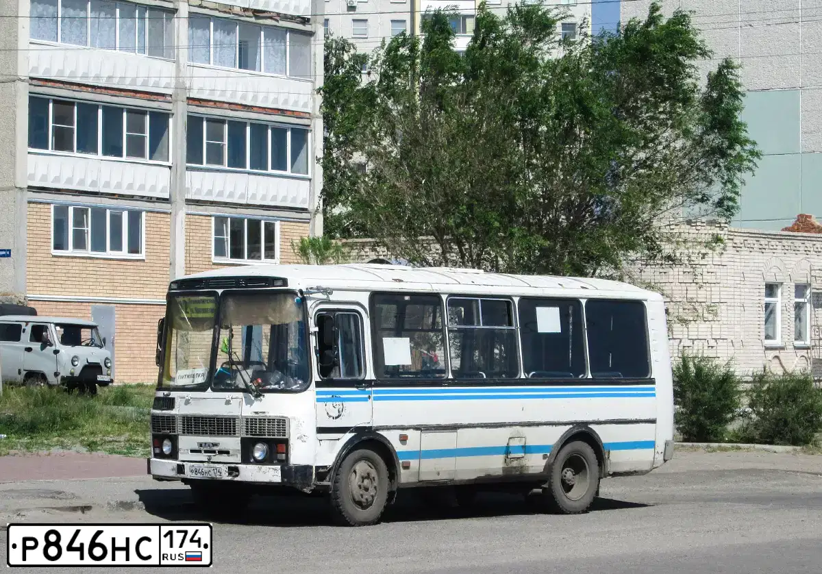 Фото автомобиля PAZ 3205, 2004 — госномер Р846НС174. Цвет: БЕЛО-СИНИЙ