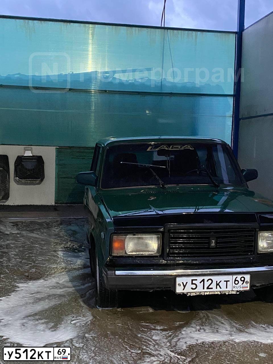 Фото автомобиля ВАЗ 2107, 1999 — госномер К668АР90. Цвет: сине-зеленый