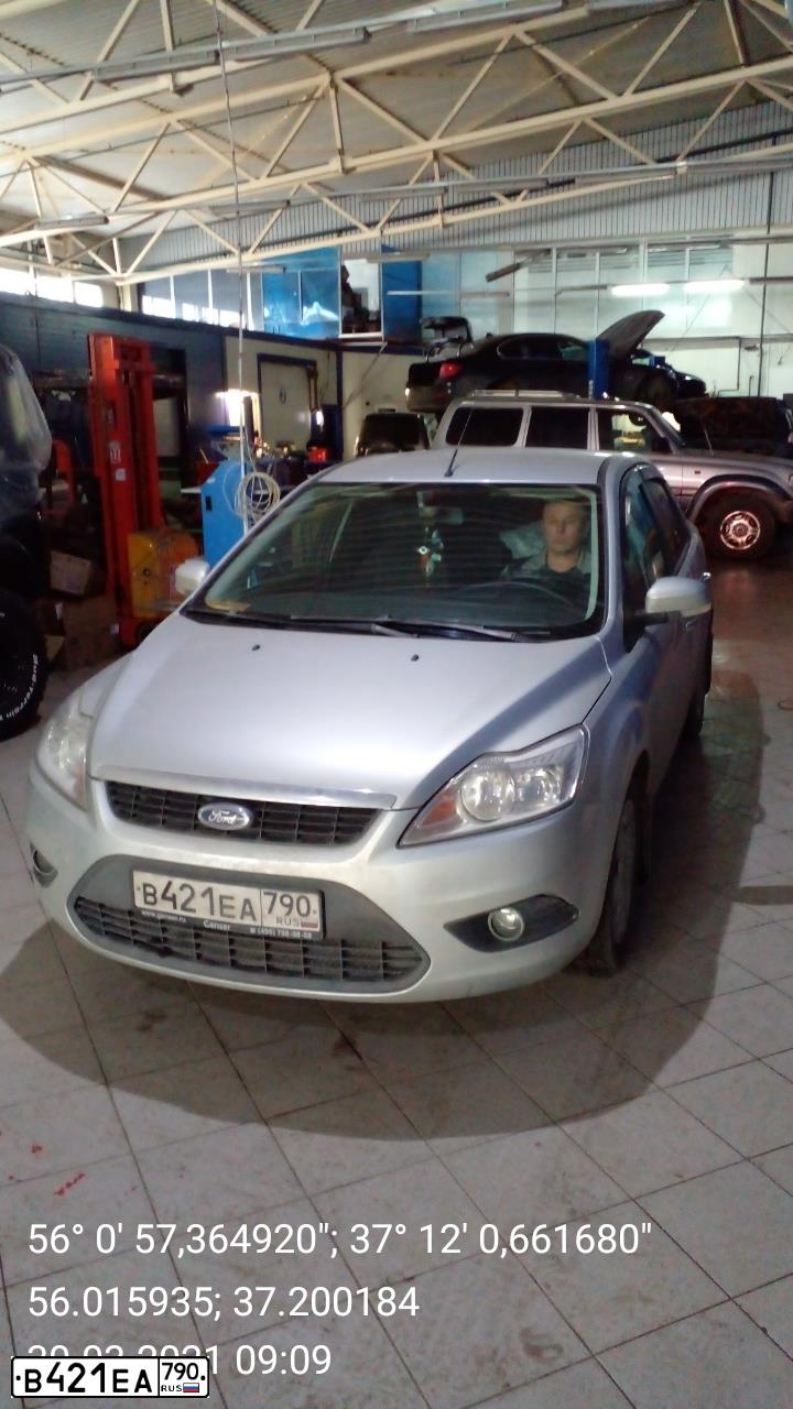 Фото автомобиля FORD FOCUS, 2009 — госномер В421ЕА790. Цвет: СЕРЕБРИСТЫЙ