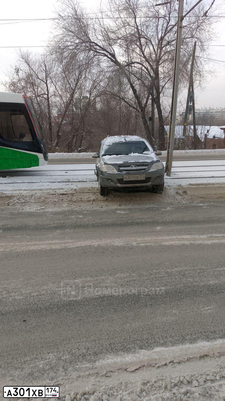 Фото автомобиля LADA LARGUS, 2017 — госномер А301ХВ174. Цвет: СЕРЕБРИСТЫЙ