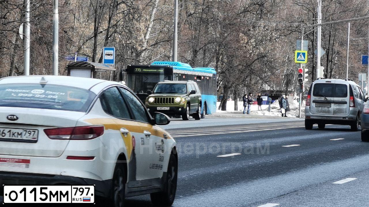 Фото автомобиля BMW X3, 2013 — госномер Х321ТН33. Цвет: синий