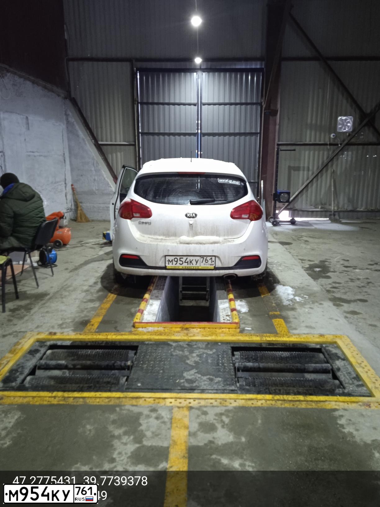 Фото автомобиля KIA CEE'D, 2014 — госномер А506АА61. Цвет: Белый