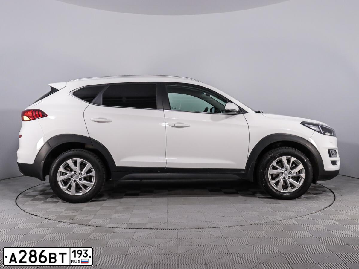 Фото автомобиля HYUNDAI TUCSON, 2019 — госномер К624ЕТ147. Цвет: Белый