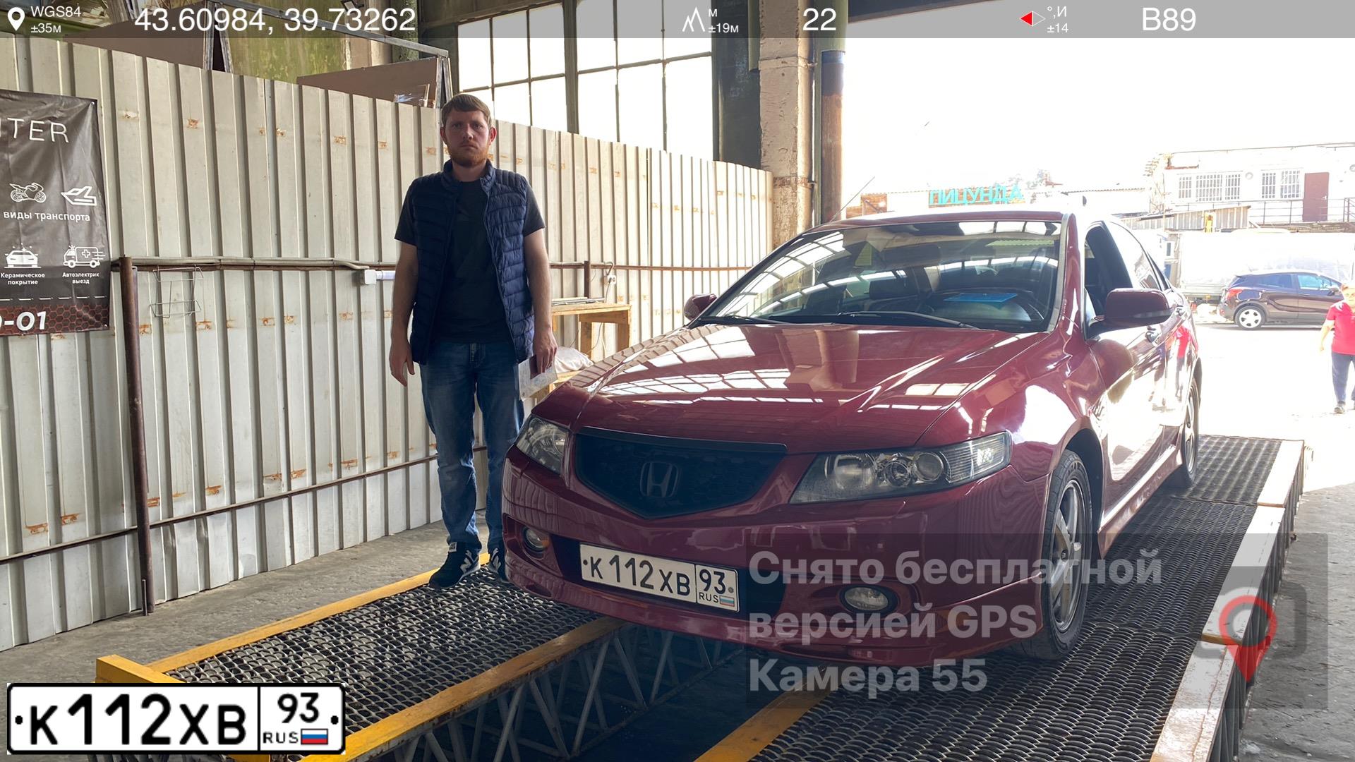 Фото автомобиля HONDA ACCORD, 2004 — госномер Т335ВА799. Цвет: Красный