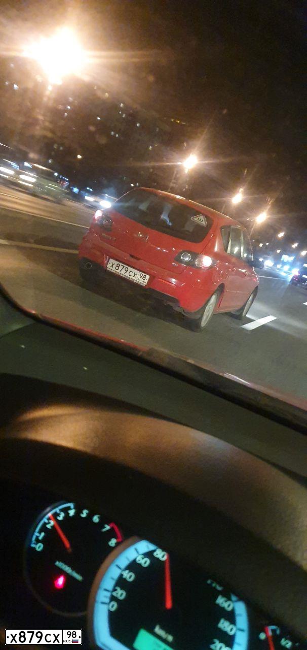 Фото автомобиля MAZDA 3, 2008 — госномер С811КН550. Цвет: Красный