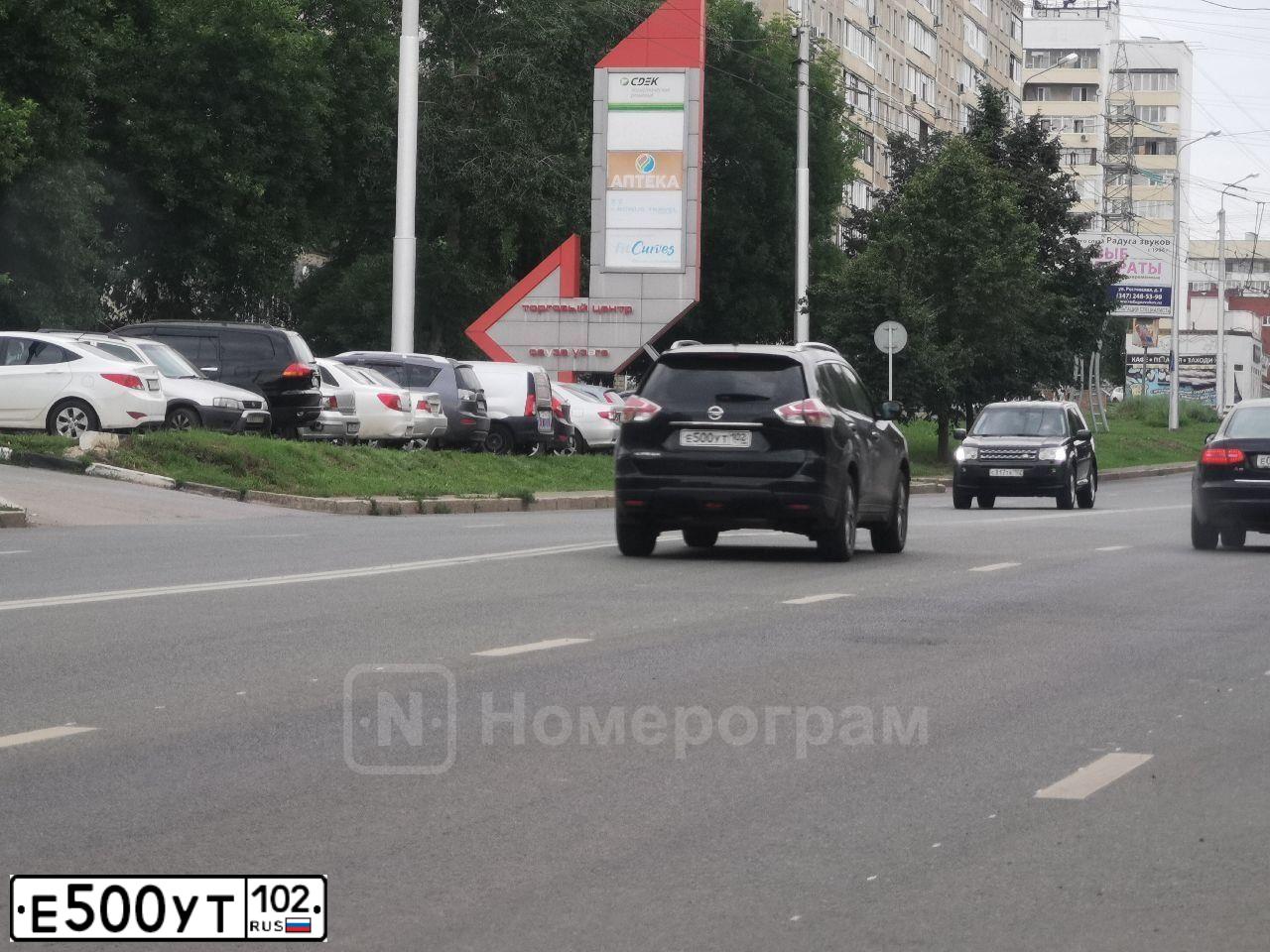 Фото автомобиля NISSAN X-TRAIL, 2015 — госномер Е500УТ102. Цвет: ЧЕРНЫЙ