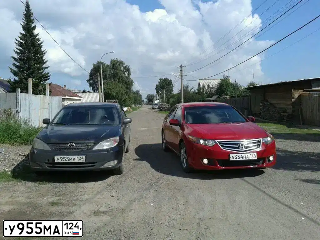Фото автомобиля TOYOTA CAMRY, 2001 — госномер У955МА124. Цвет: ЧЕРНЫЙ