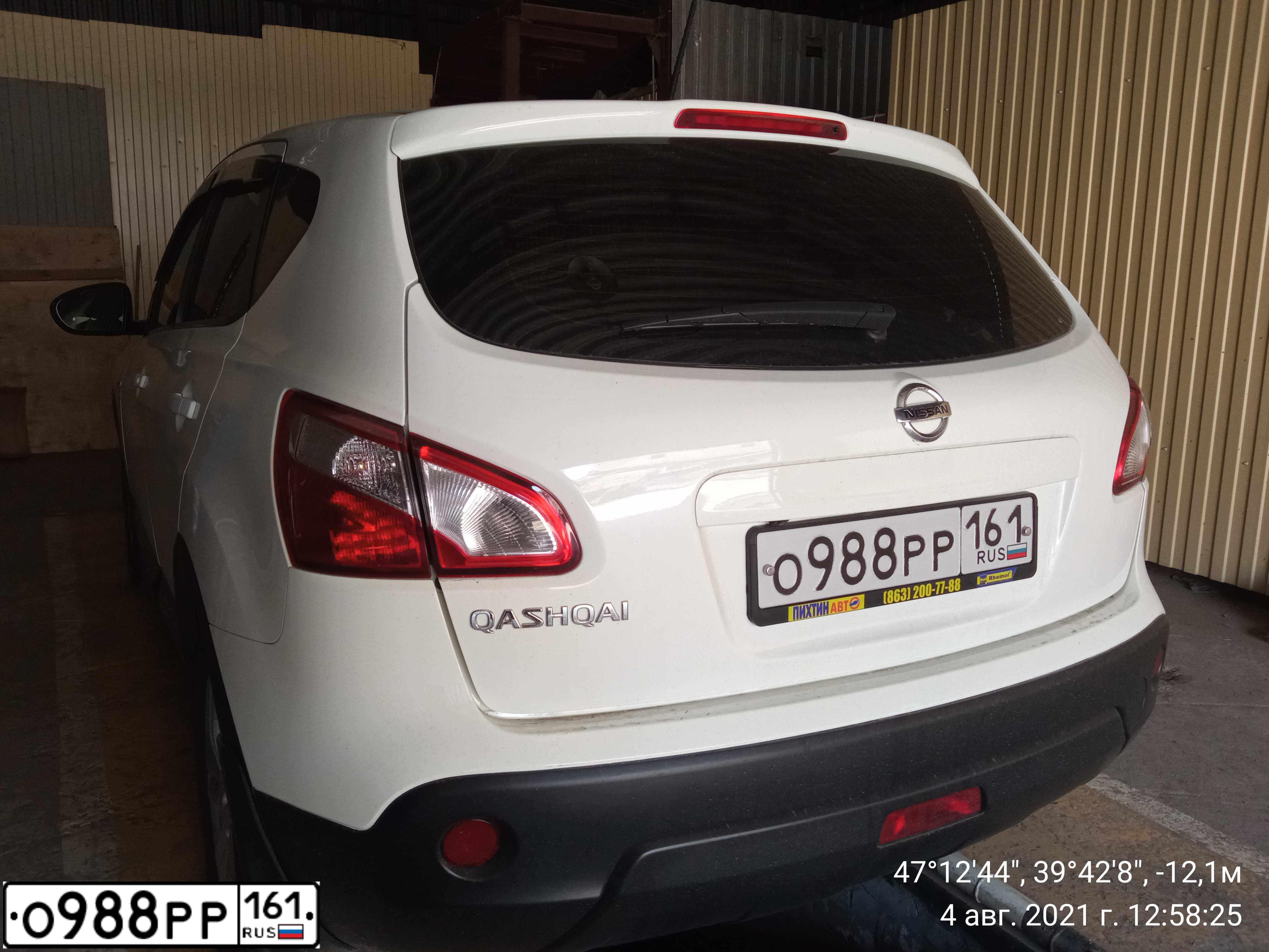 Фото автомобиля NISSAN QASHQAI, 2012 — госномер О988РР161. Цвет: БЕЛЫЙ