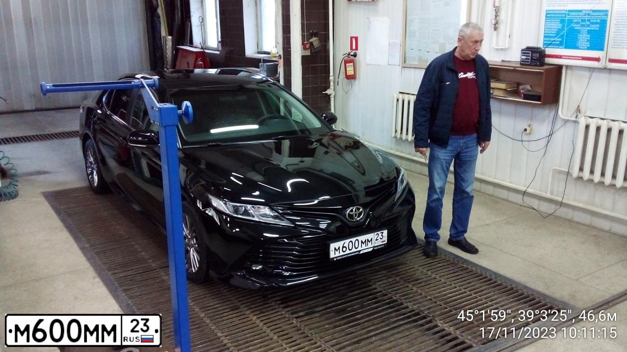 Фото автомобиля GAZ 3110 WOLGA, 2008 — госномер Р011ХЕ123. Цвет: Светло-золотистый