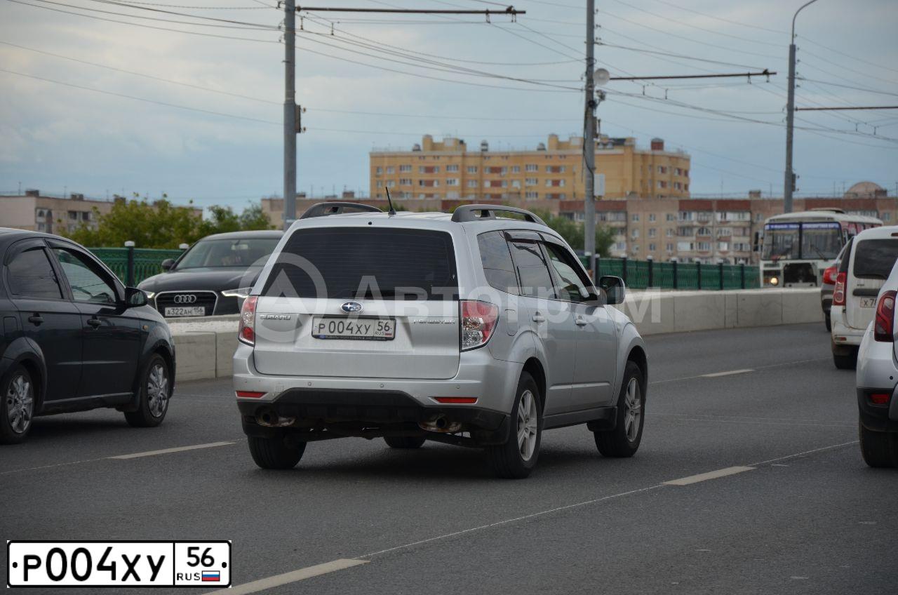 Фото автомобиля SUBARU FORESTER, 2008 — госномер Р004ХУ56. Цвет: СЕРЕБРИСТЫЙ