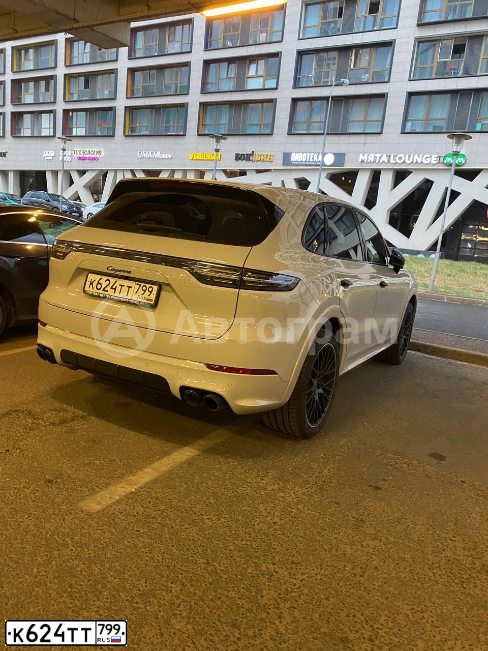 Фото автомобиля PORSCHE CAYENNE, 2020 — госномер Н770МА797. Цвет: Серый