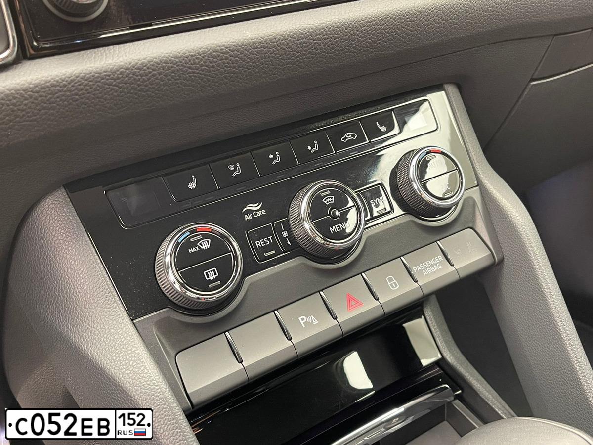 Фото автомобиля AUDI Q5, 2021 — госномер М648ЕУ702. Цвет: Белый