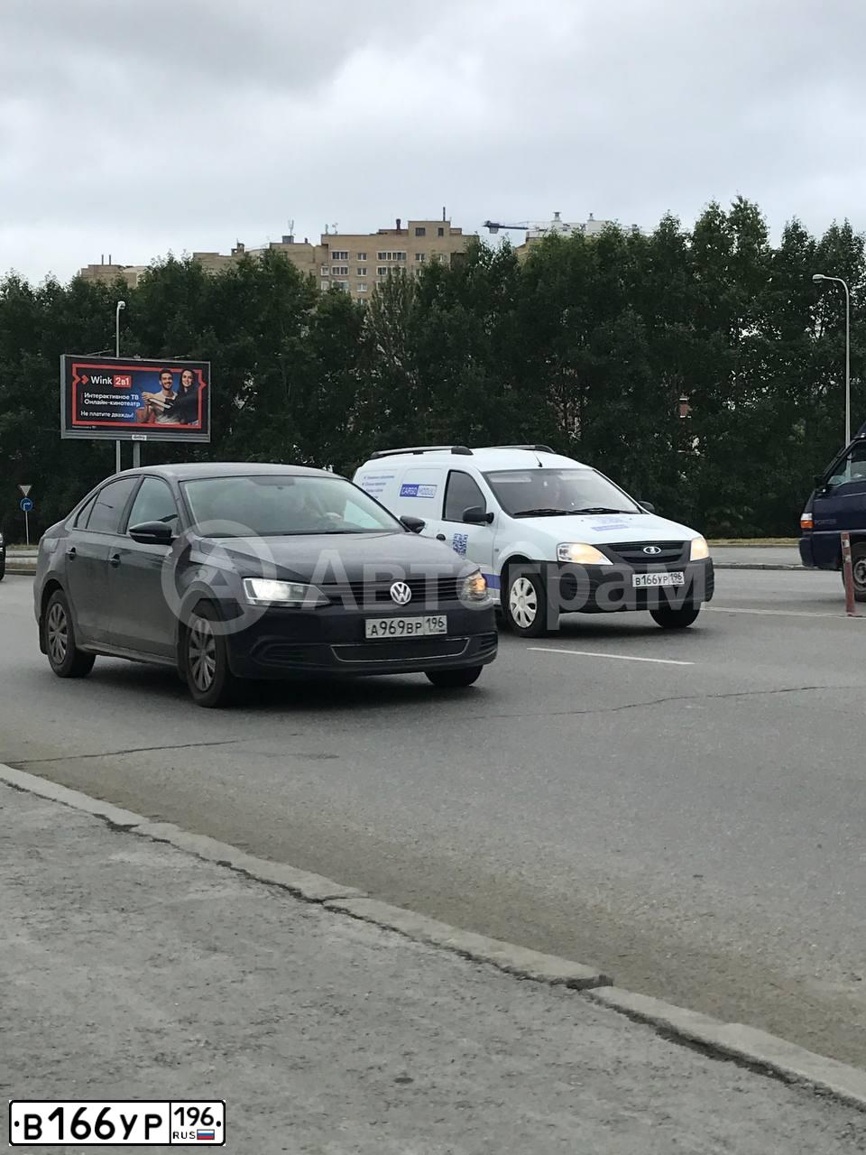Фото автомобиля LADA LARGUS FURGON, 2015 — госномер В166УР196. Цвет: Белый