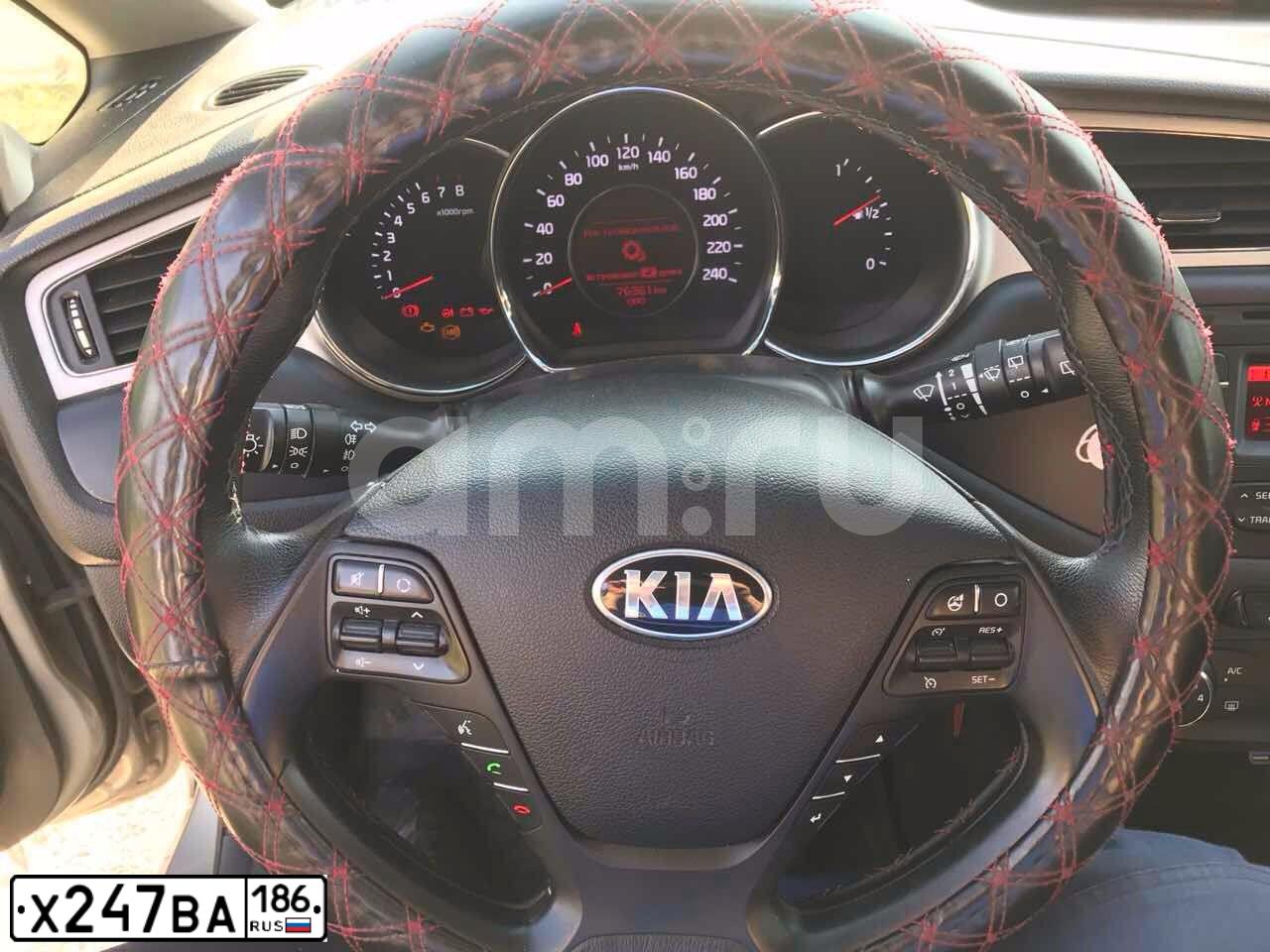 Фото автомобиля KIA CEE'D, 2013 — госномер В549КН89. Цвет: СЕРЕБРИСТЫЙ