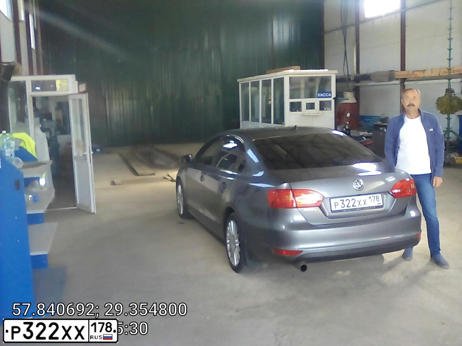 Фото автомобиля ФОЛЬКСВАГЕН JЕТТА, 2014 — госномер М642СМ60. Цвет: ТЕМНО-СЕРЫЙ