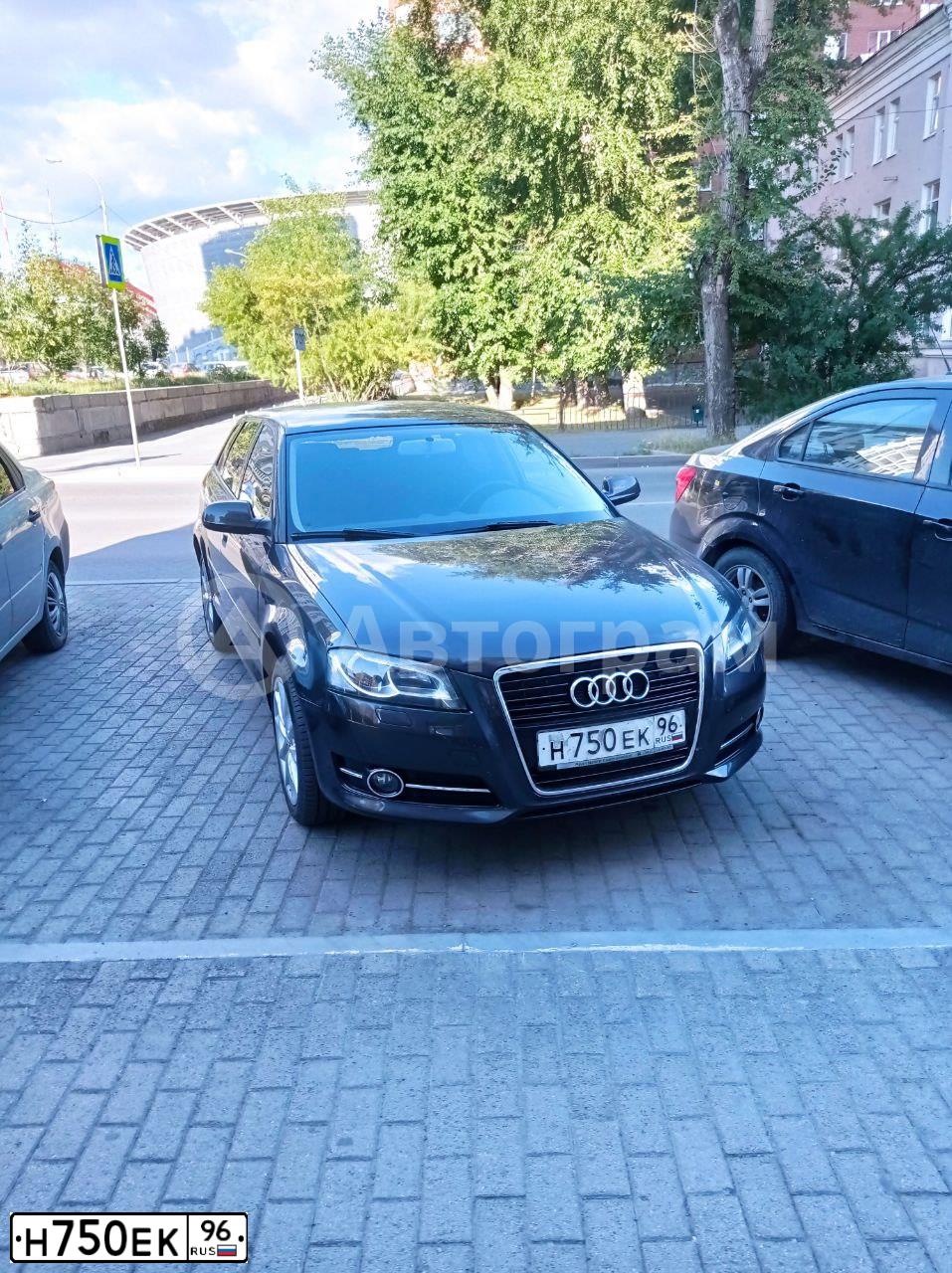 Фото автомобиля AUDI A3, 2012 — госномер Н750ЕК96. Цвет: ЧЕРНО-СЕРЫЙ