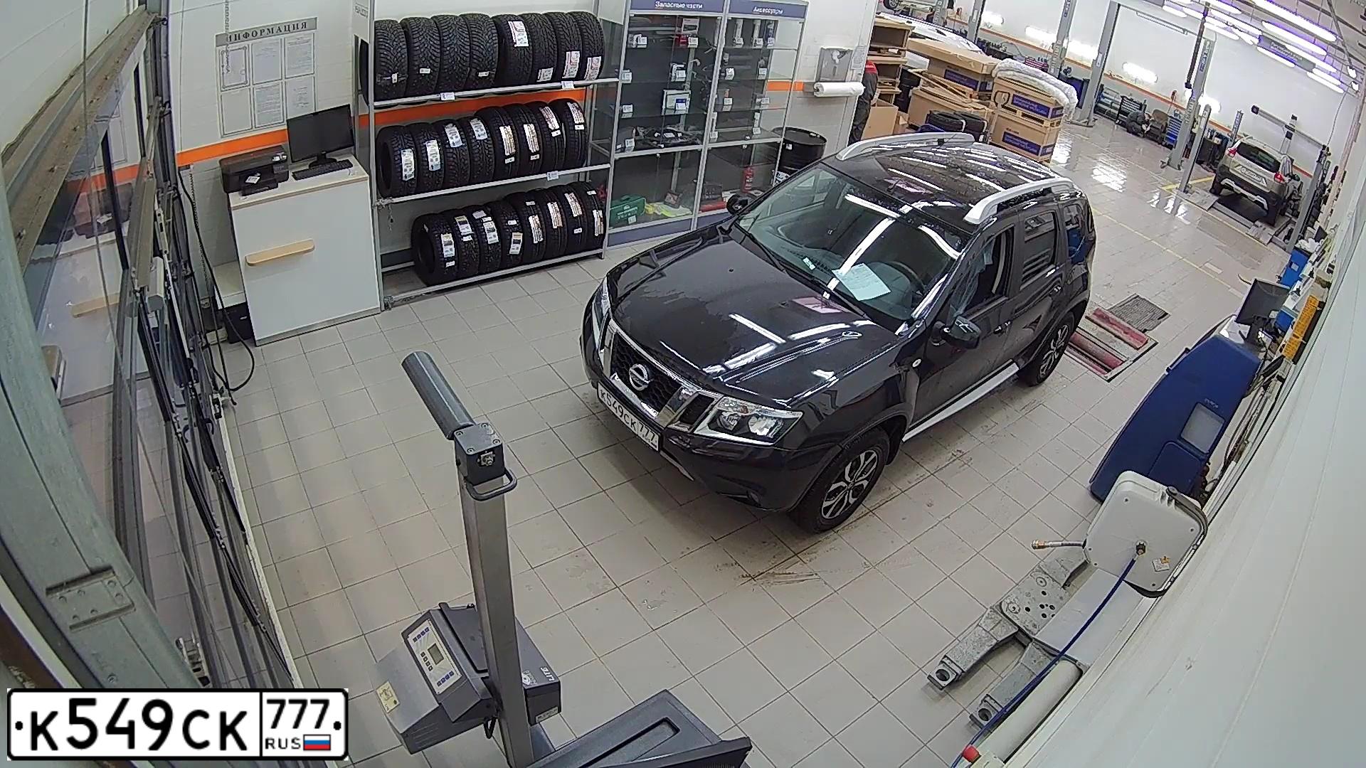 Фото автомобиля NISSAN TERRANO, 2016 — госномер О927РР799. Цвет: ЧЕРНЫЙ