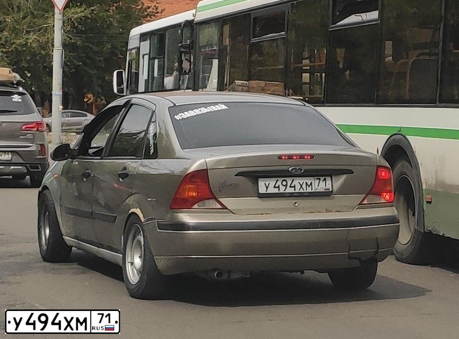 Фото автомобиля FORD FOCUS, 2003 — госномер У494ХМ71. Цвет: СЕРО-ЗОЛОТИСТЫЙ