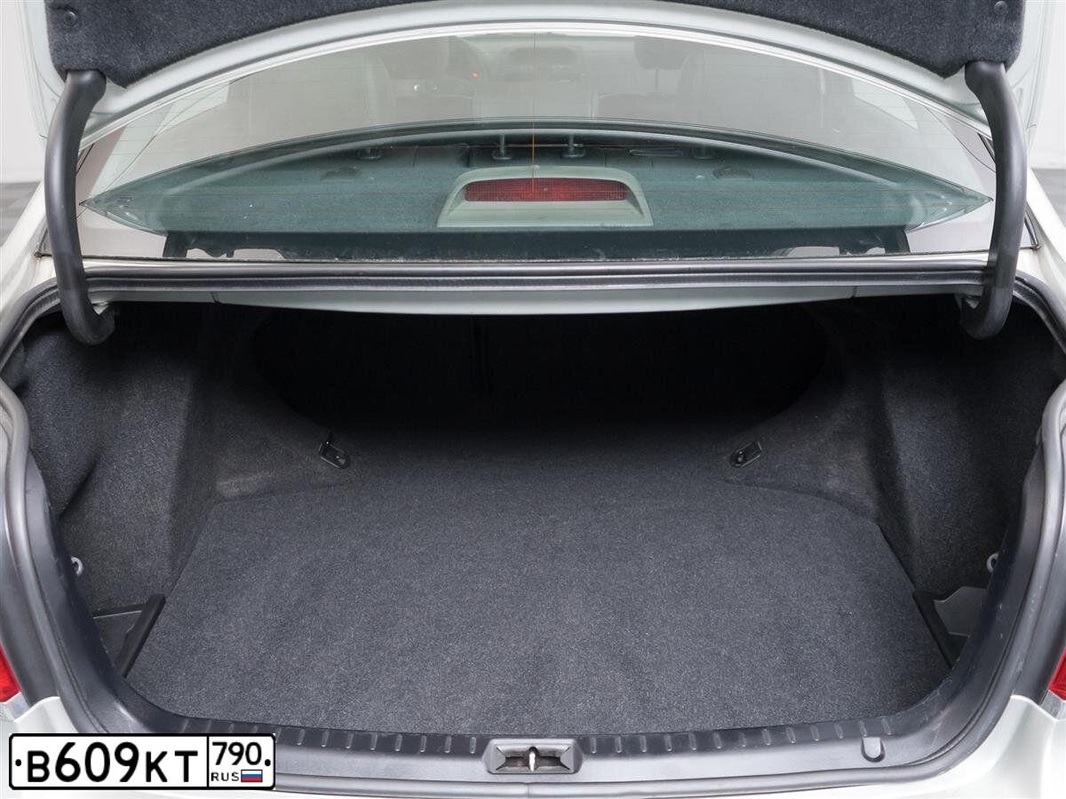 Фото автомобиля TOYOTA AVENSIS, 2004 — госномер В609КТ790. Цвет: Серый