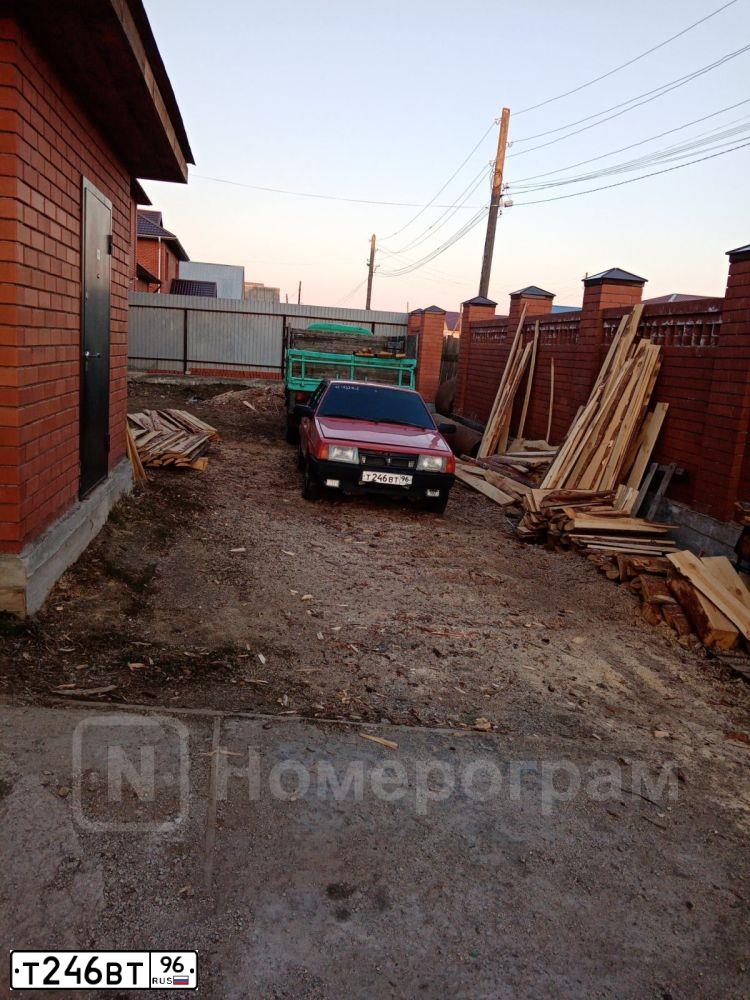 Фото автомобиля LADA 2109 SAMARA, 1991 — госномер Т246ВТ96. Цвет: Красный