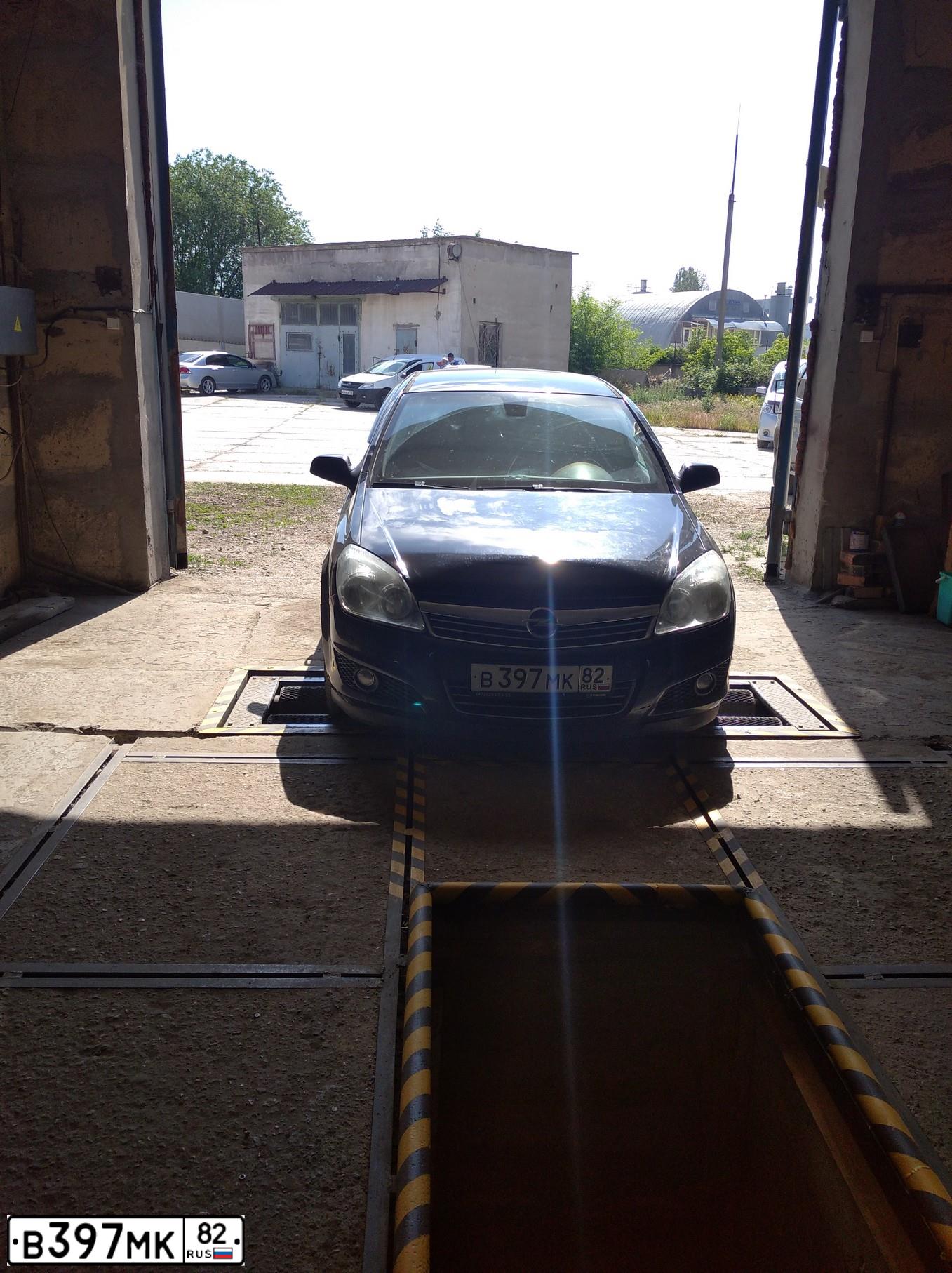 Фото автомобиля OPEL ASTRA, 2008 — госномер В397МК82. Цвет: ЧЕРНЫЙ