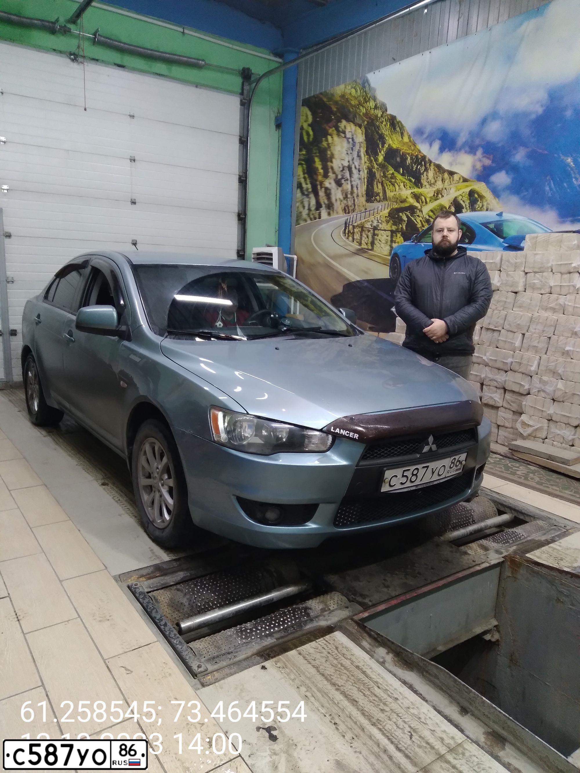 Фото автомобиля MITSUBISHI LANCER, 2010 — госномер М537НМ186. Цвет: СВЕТЛО-СЕРО-ЗЕЛЕНЫЙ