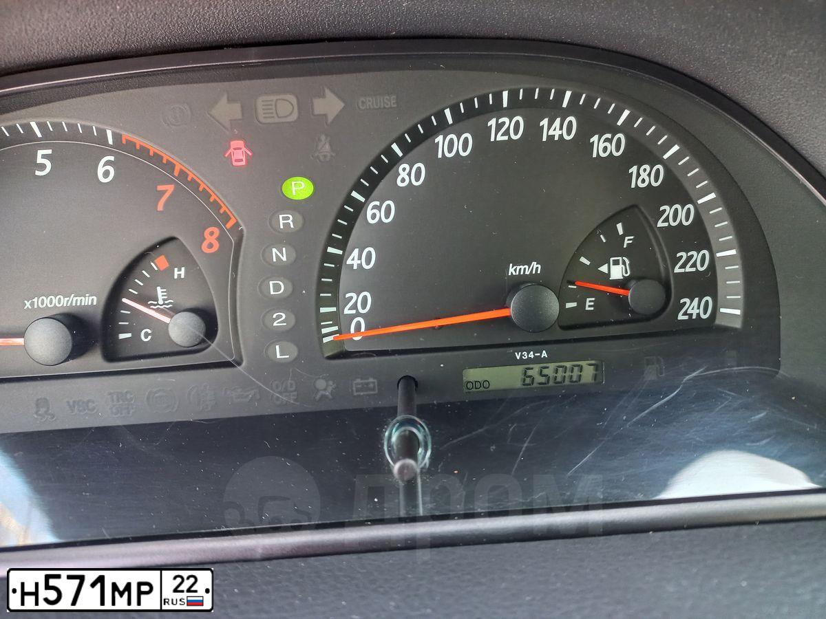 Фото автомобиля TOYOTA CAMRY, 2004 — госномер Н571МР22. Цвет: СЕРЫЙ