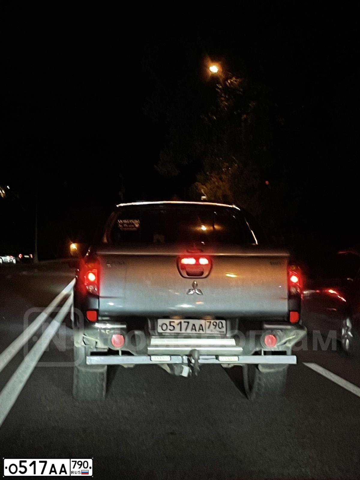 Фото автомобиля MITSUBISHI L200, 2008 — госномер С382КТ761. Цвет: Серый