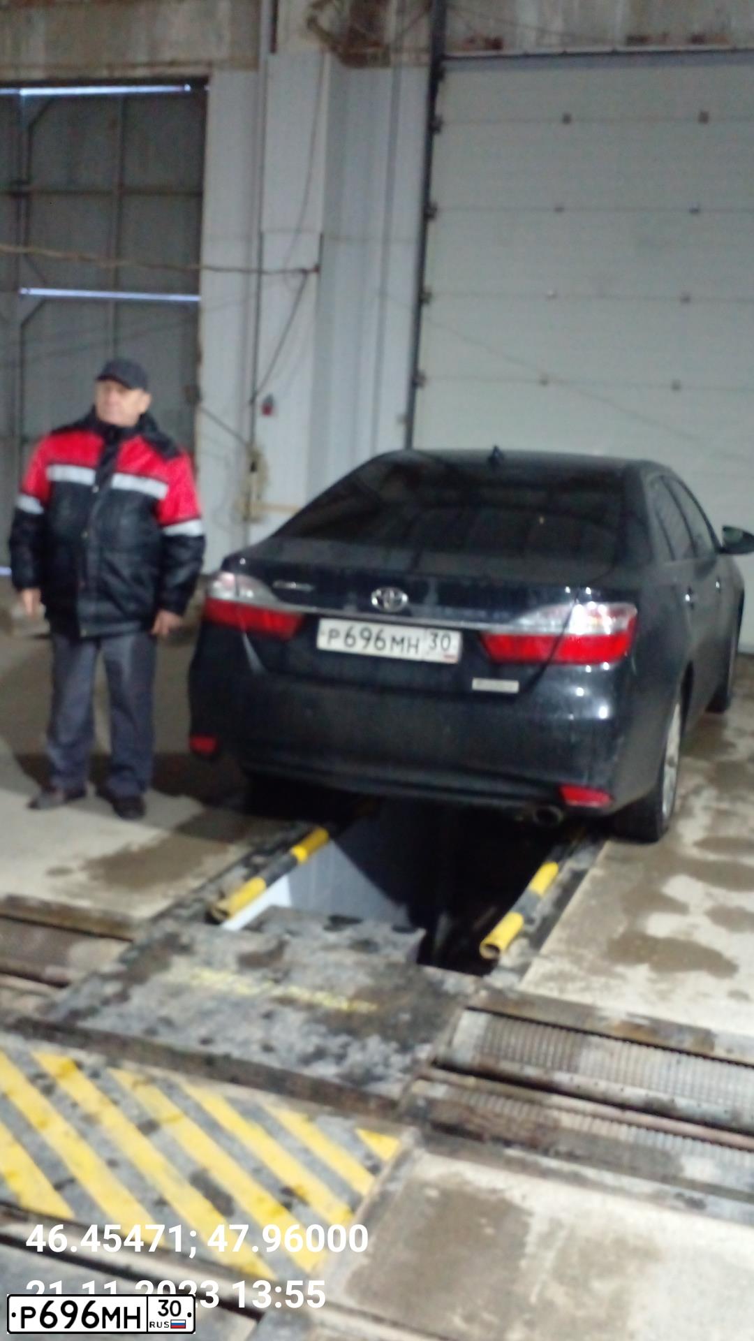 Фото автомобиля TOYOTA CAMRY, 2017 — госномер Е686НР30
