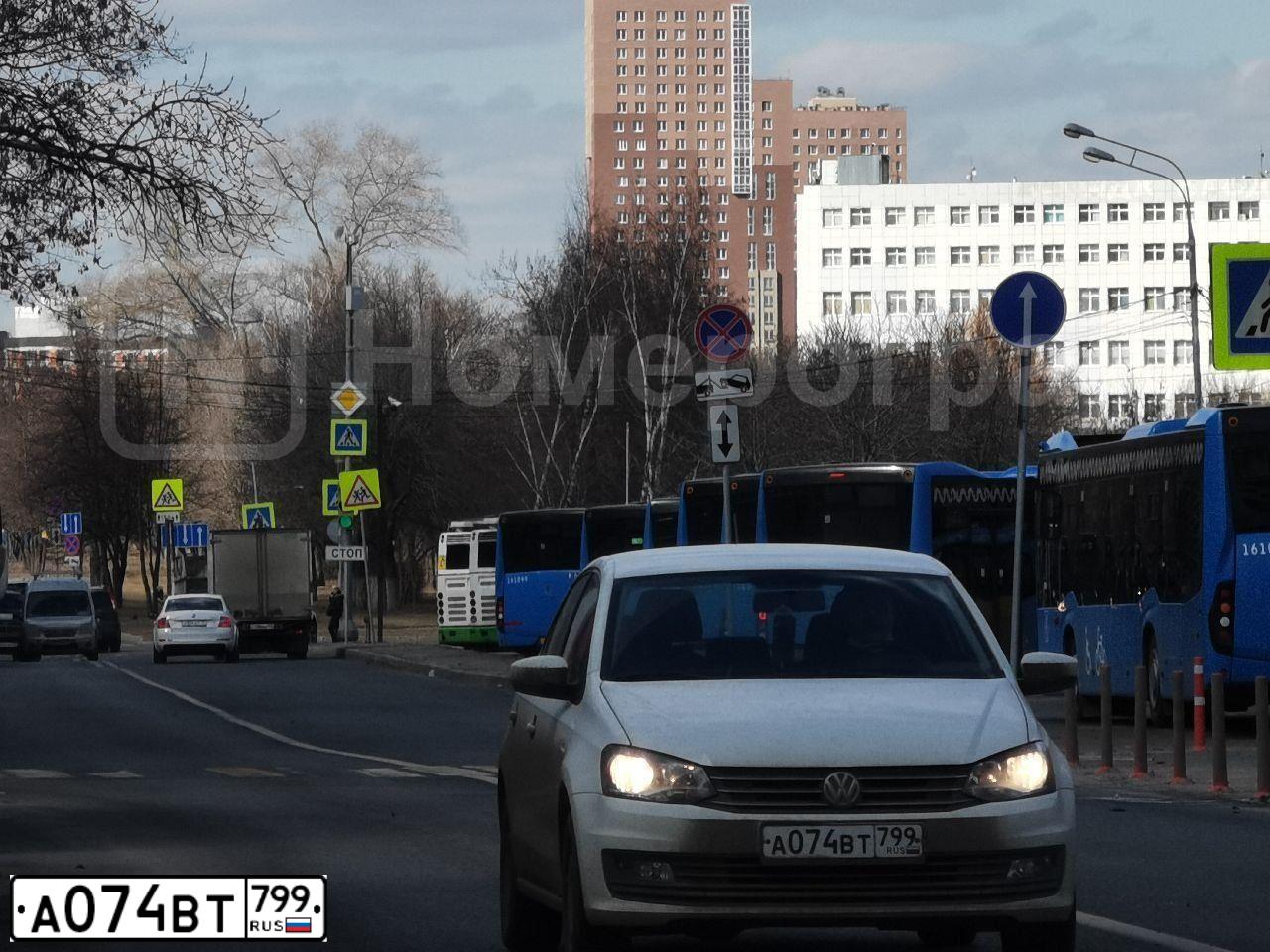 Фото автомобиля VOLKSWAGEN POLO, 2017 — госномер Х995НС72. Цвет: Белый