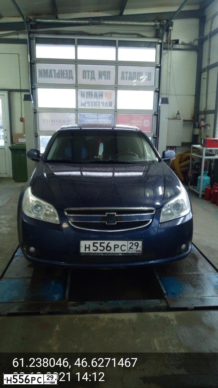 Фото автомобиля CHEVROLET EPICA, 2009 — госномер О283ХУ29. Цвет: синий