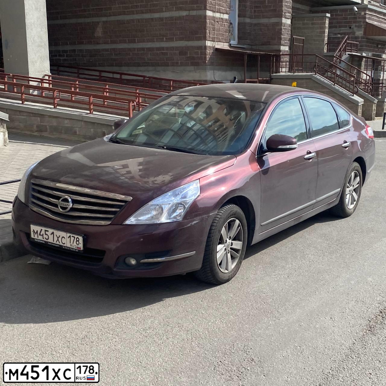 Фото автомобиля NISSAN TEANA, 2012 — госномер М451ХС178. Цвет: ТЕМНО-БОРДОВЫЙ