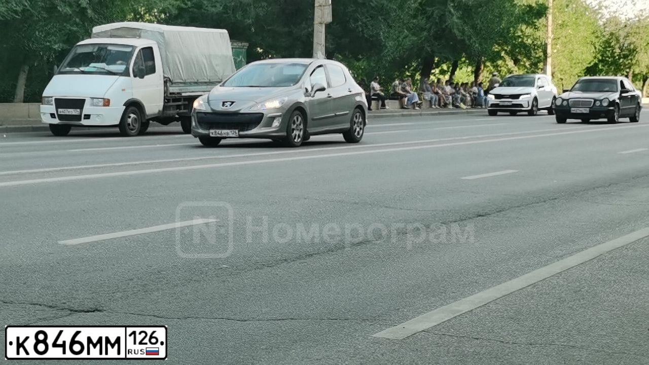 Фото автомобиля MERCEDES E-KLASSE, 2011 — госномер А300ЕР123. Цвет: Серебристый