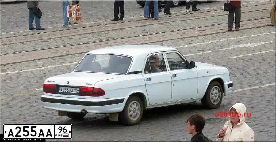 Фото автомобиля TOYOTA CAMRY, 2020 — госномер Р429МА196. Цвет: СЕРЫЙ