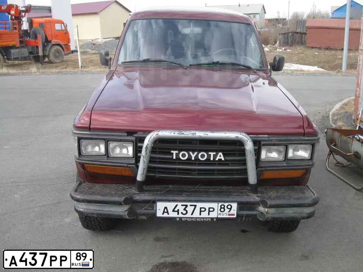 Фото автомобиля TOYOTA LAND CRUISER, 1989 — госномер О204ЕК154. Цвет: КРАСНЫЙ