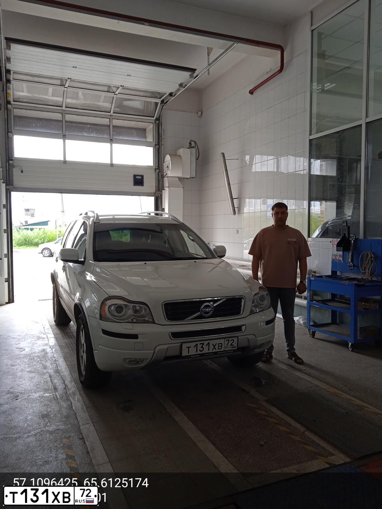 Фото автомобиля VOLVO XC90, 2012 — госномер Х861ЕС72. Цвет: Белый