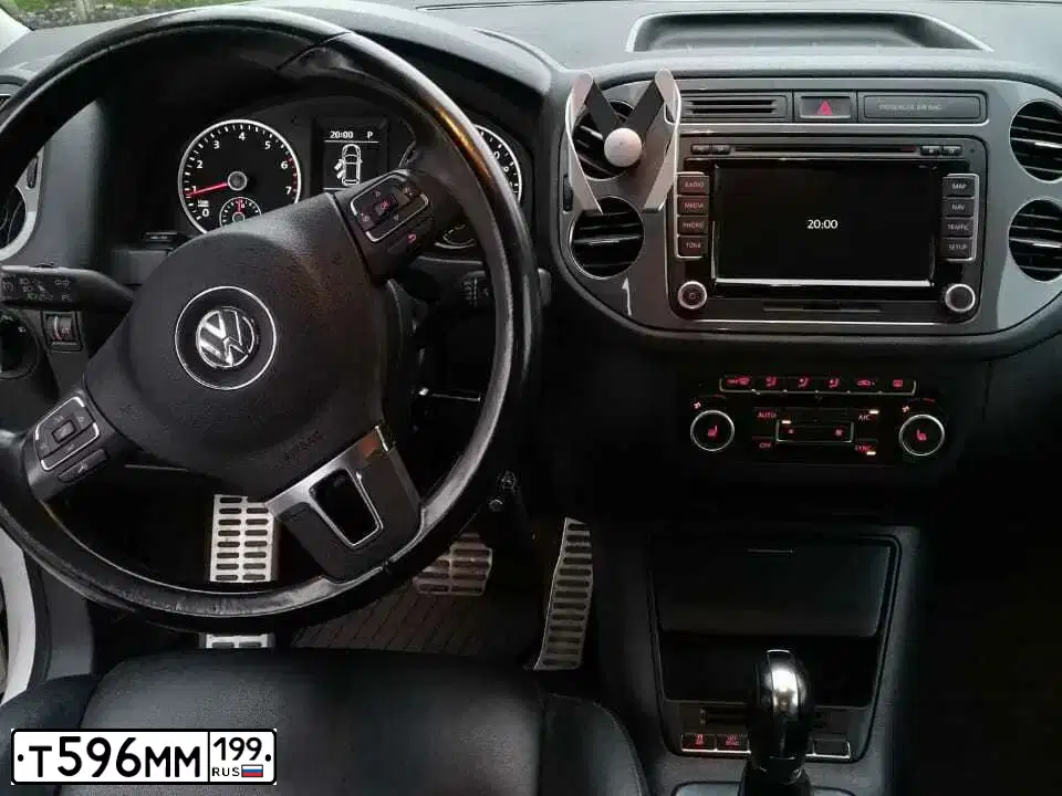 Фото автомобиля VOLKSWAGEN TIGUAN, 2012 — госномер Т596ММ199. Цвет: Белый