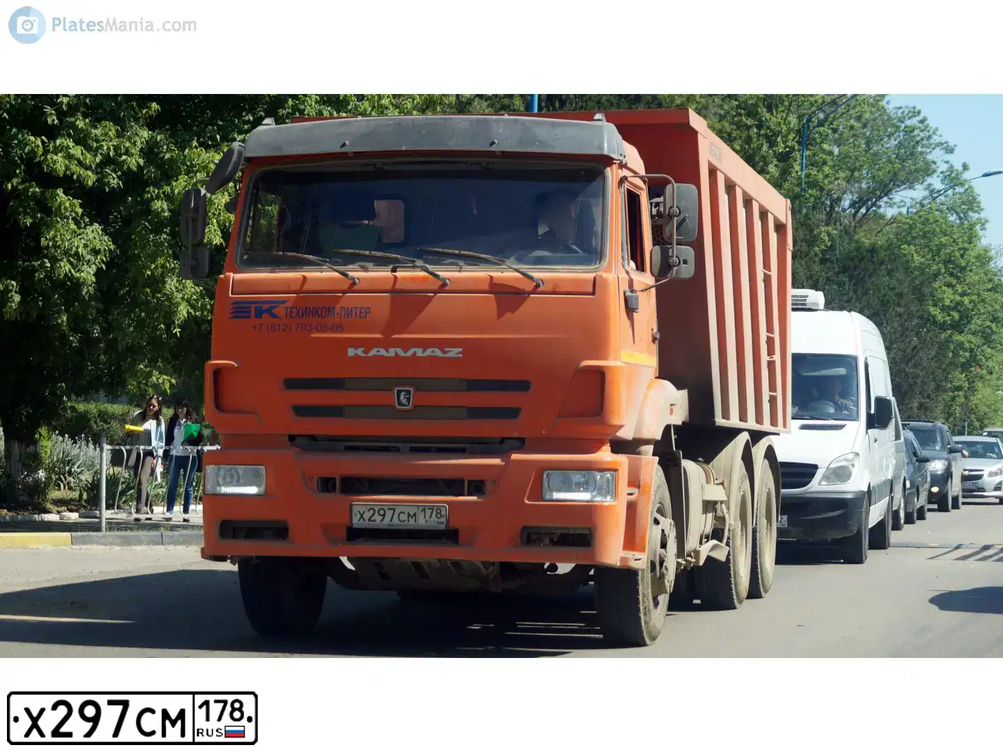Фото автомобиля KAMAZ 6520 /6X4/, 2017 — госномер Х297СМ178. Цвет: Оранжевый RAL 2009