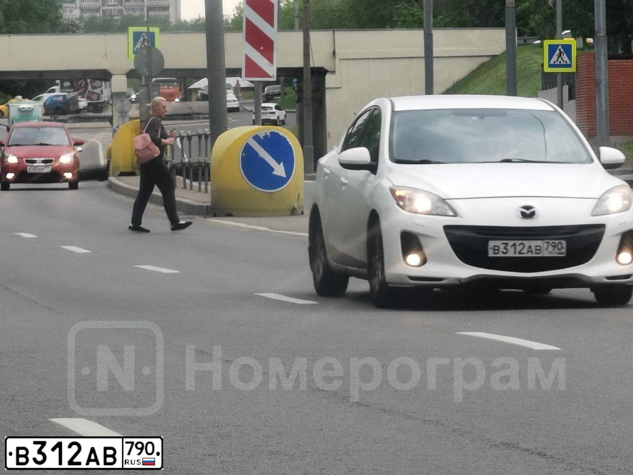 Фото автомобиля MAZDA 3, 2011 — госномер В312АВ790. Цвет: Белый