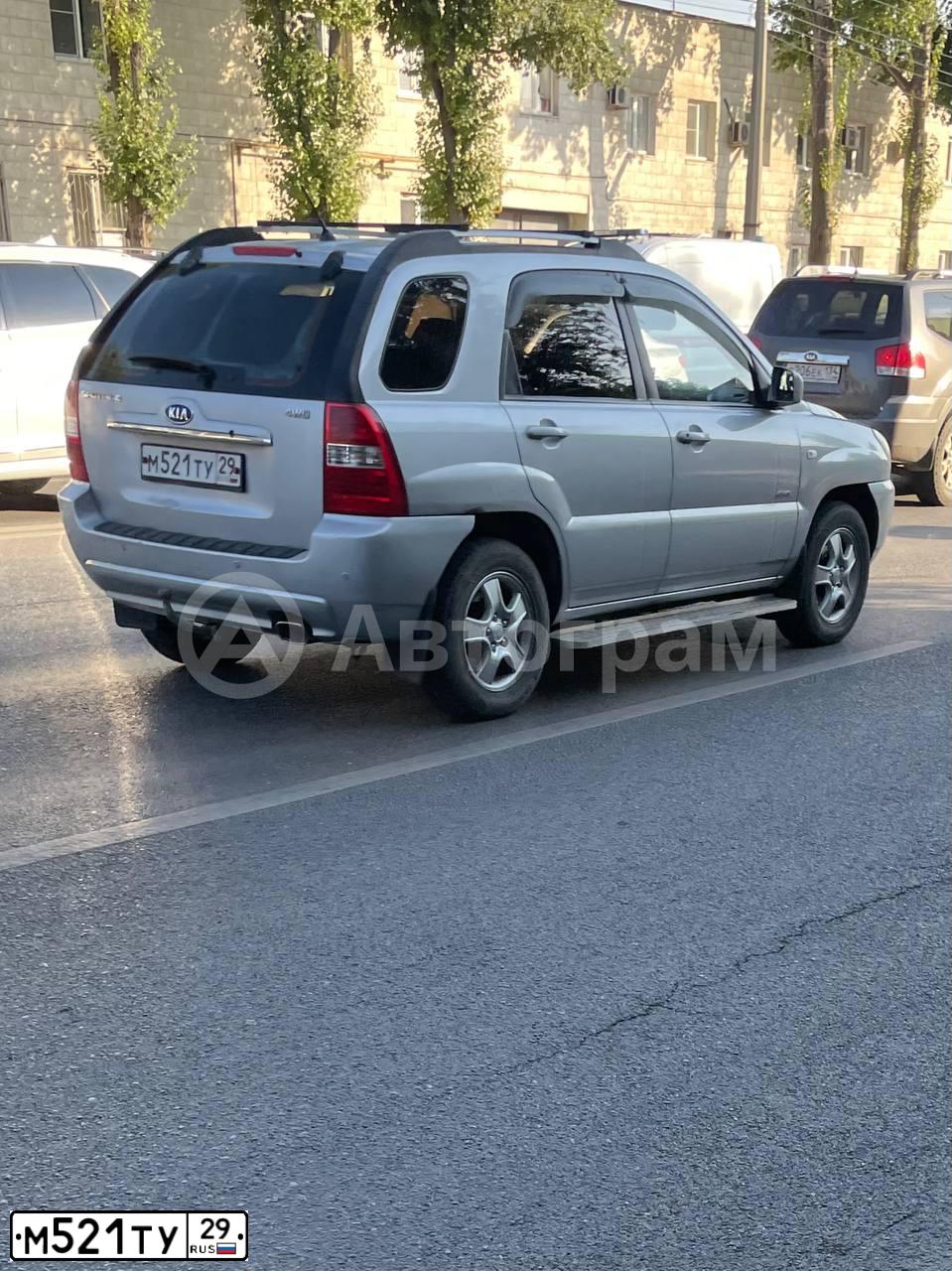 Фото автомобиля KIA SPORTAGE, 2006 — госномер М521ТУ29. Цвет: СЕРЕБРИСТЫЙ