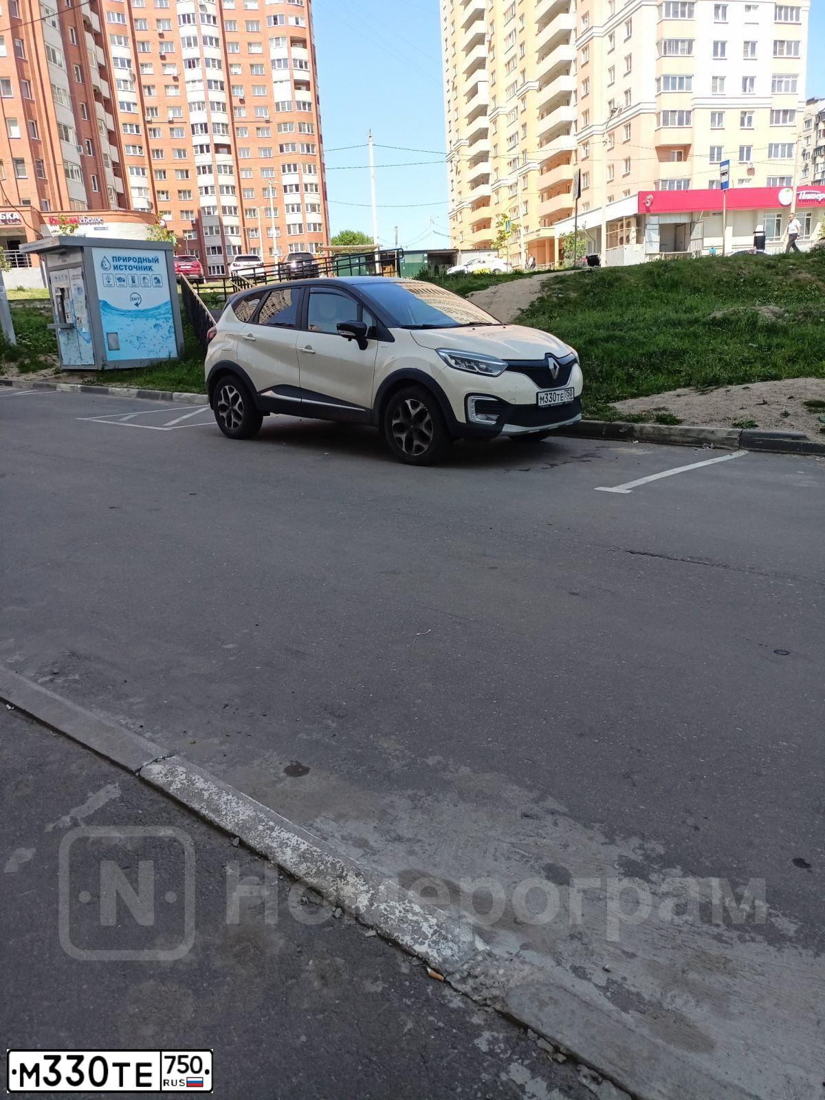 Фото автомобиля RENAULT KAPTUR, 2018 — госномер М330ТЕ750