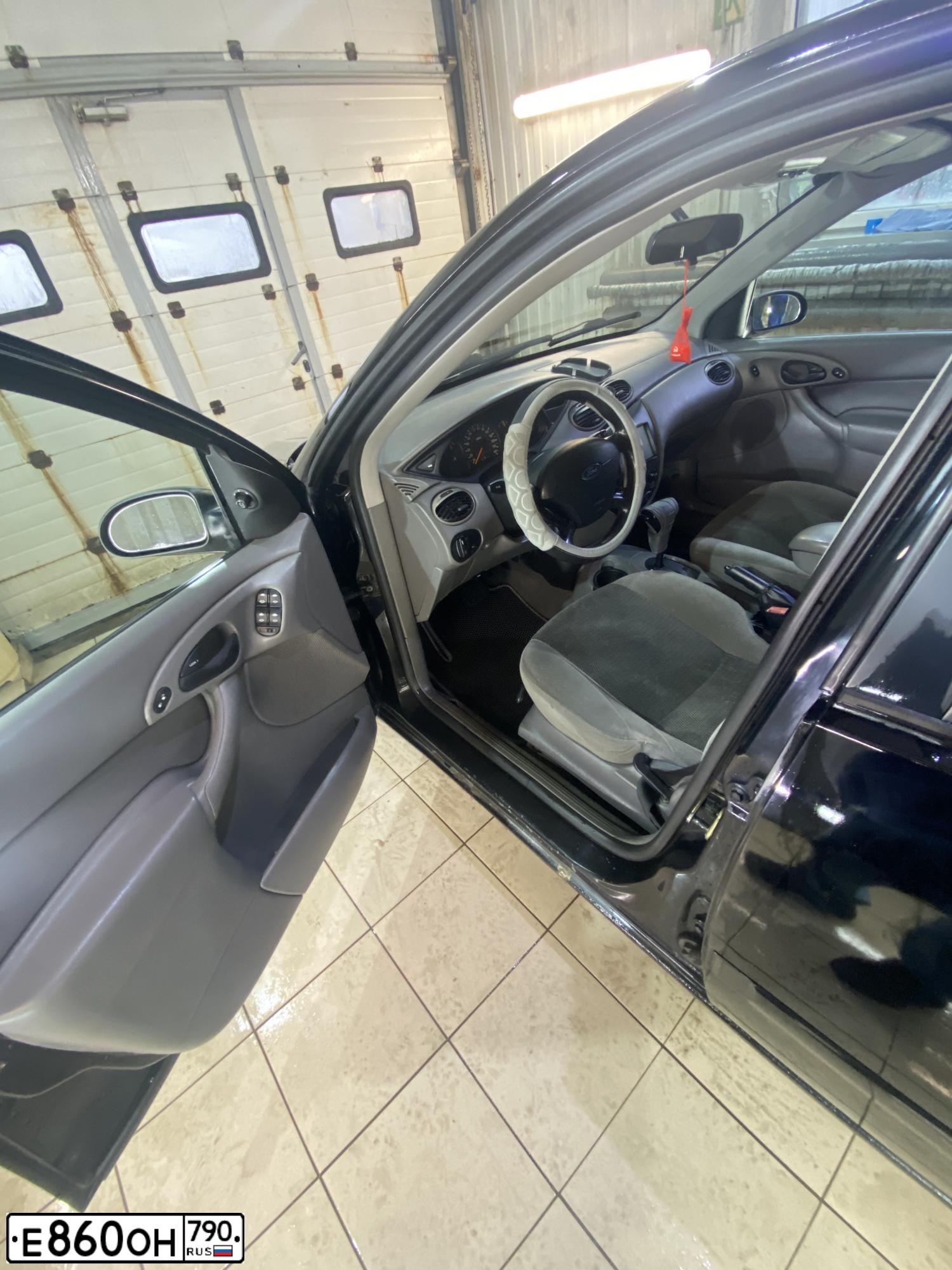 Фото автомобиля FORD FOCUS, 2003 — госномер К001ХЕ750. Цвет: ЧЕРНЫЙ