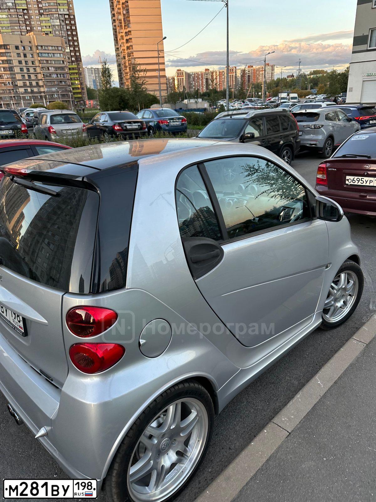 Фото автомобиля SMART FORTWO, 2009 — госномер М281ВУ198. Цвет: СЕРЫЙ