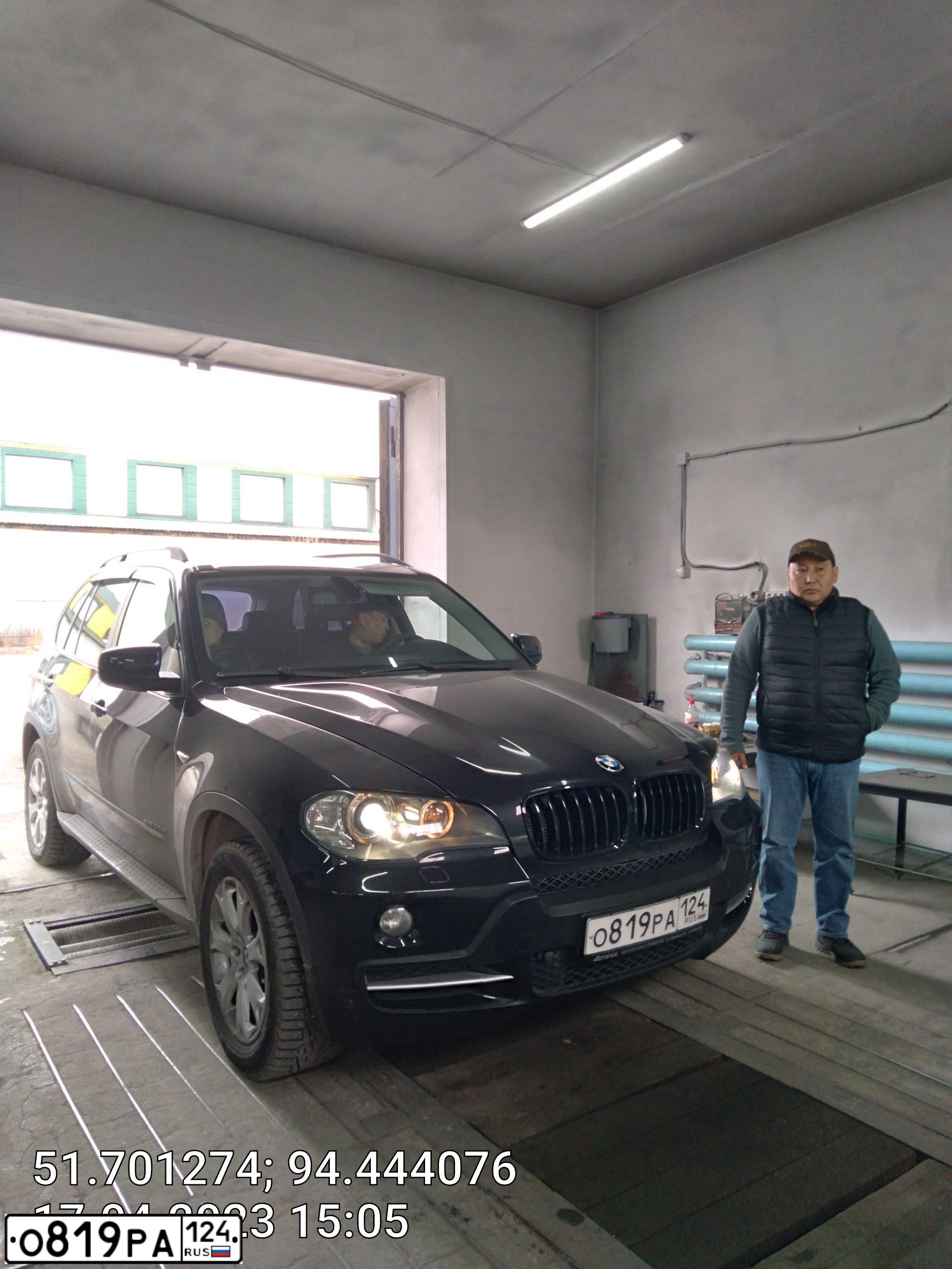 Фото автомобиля BMW X5, 2008 — госномер Н005АА124. Цвет: ЧЕРНЫЙ