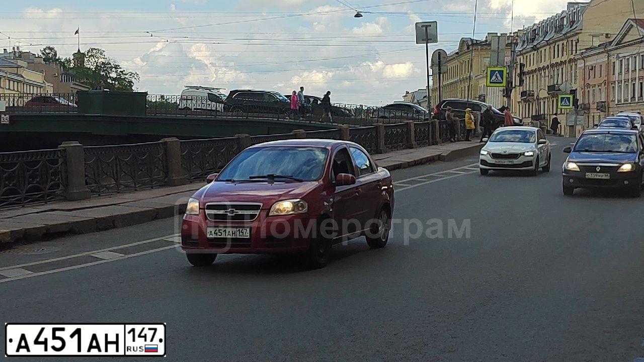Фото автомобиля CHEVROLET AVEO, 2011 — госномер К663ОЕ178. Цвет: Красный