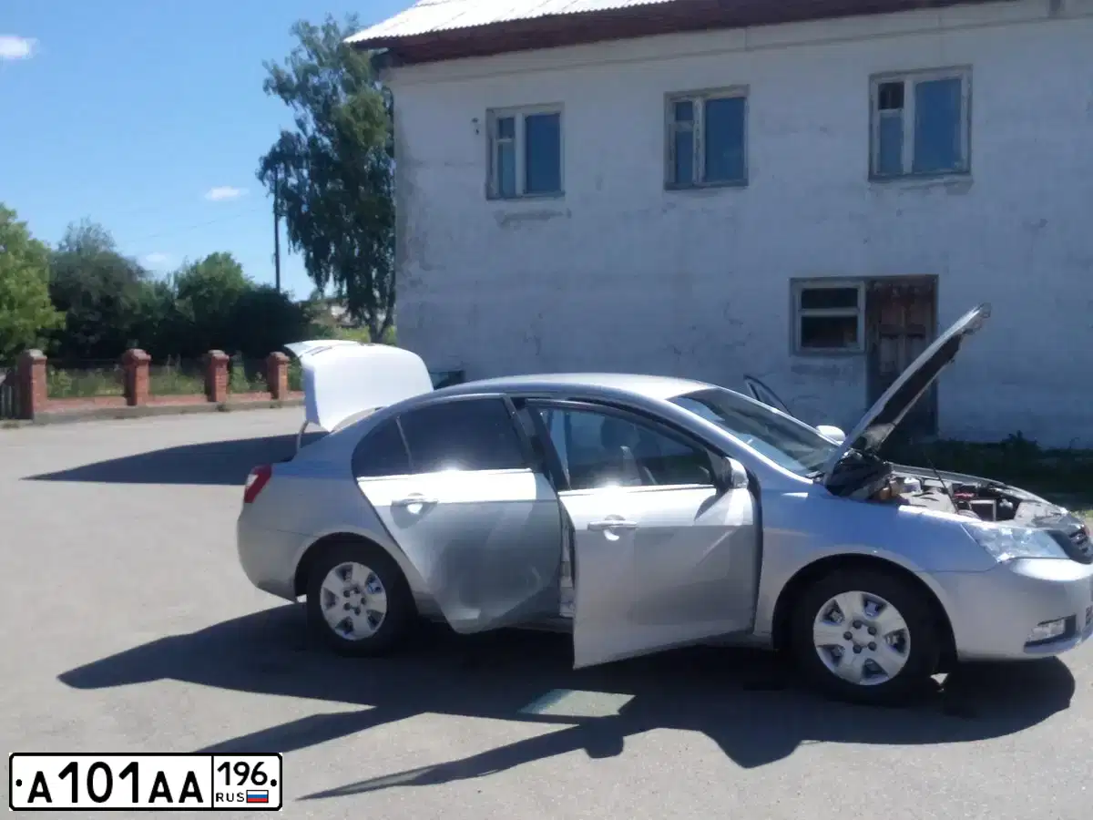 Фото автомобиля VOLKSWAGEN PASSAT, 1991 — госномер А101АА196. Цвет: Коричневый