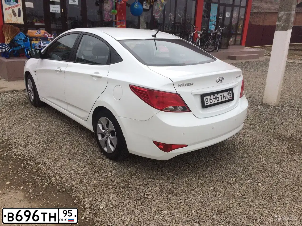 Фото автомобиля HYUNDAI SOLARIS, 2015 — госномер В696ТН95. Цвет: Белый